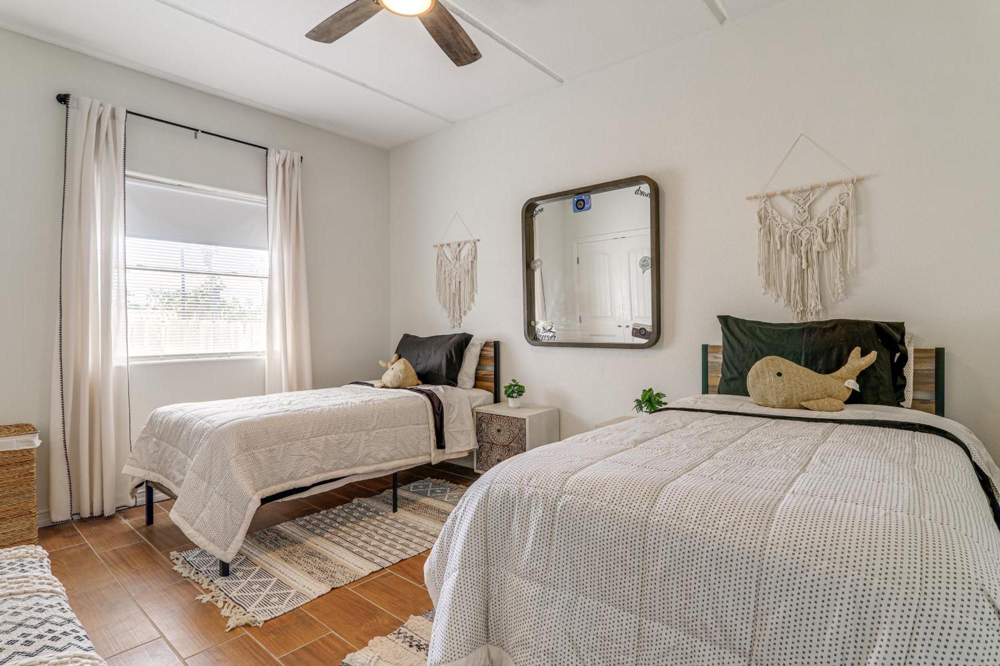 Luxe South Padre Condo With Pool - Walk To Beach! South Padre Island Kültér fotó